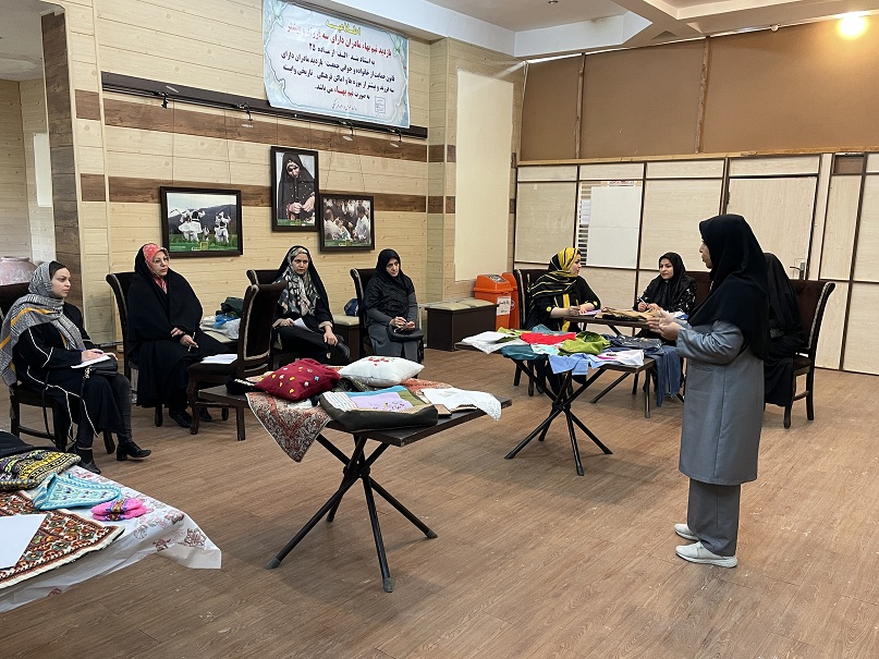برگزاری کارگاه آموزشی هنرمندان صنایع‌دستی در بندر گز